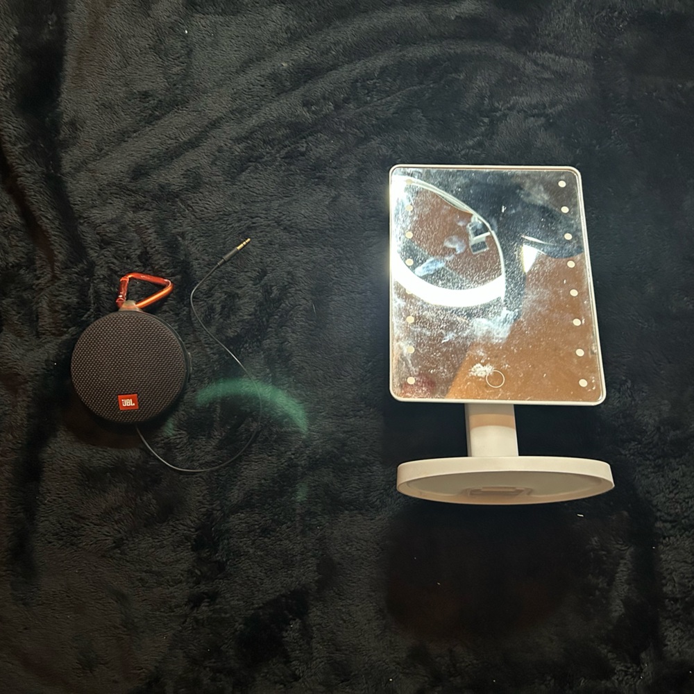 JBL speaker 🔈 and makeup mirror !! 🪞